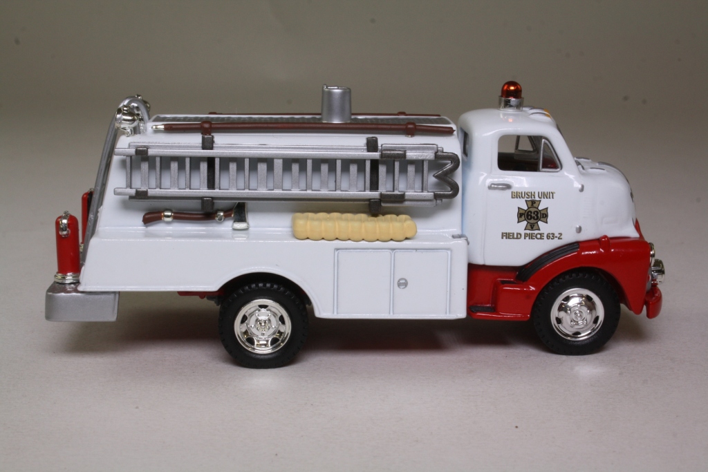 Matchbox Collectibles YYM37631; 1948 GMC COE; Fire Tanker/Pumper Truck